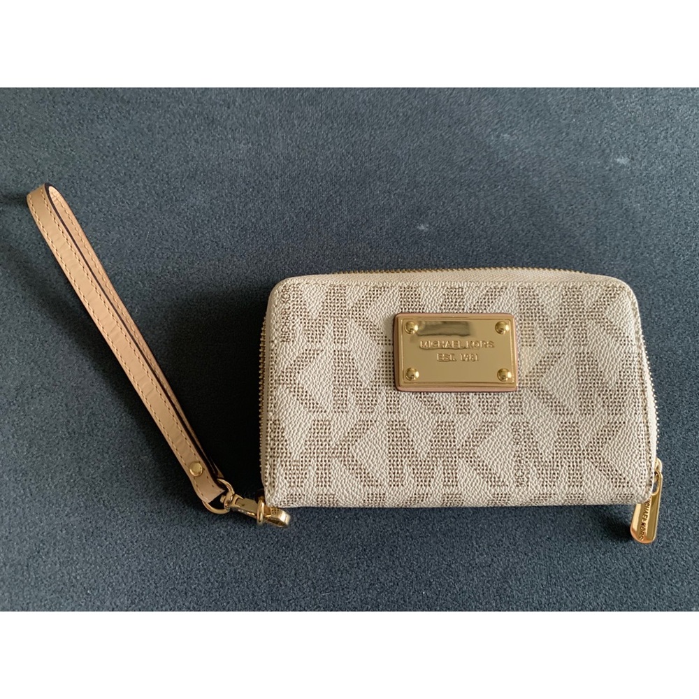 Michael Kors wristlet